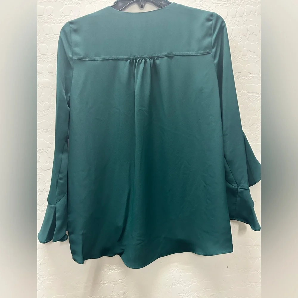 Vince Camuto Flutter Sleeve Blouse - Picture 3 of 5